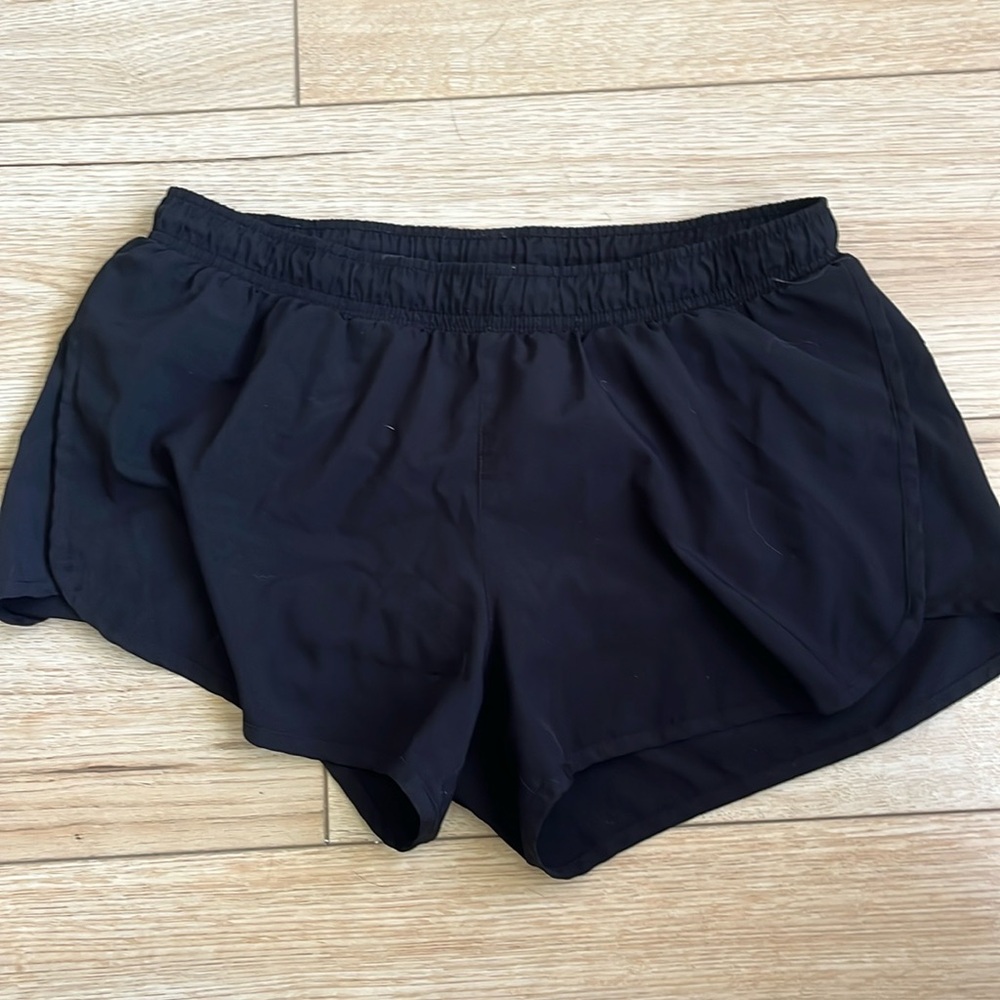 i’m selling old navy active wear shorts. size small worn once